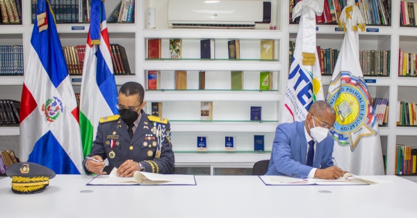 UTEPDA y la Policía Nacional firman acuerdo interinstitucional para fortalecer capacitación entre las instituciones.