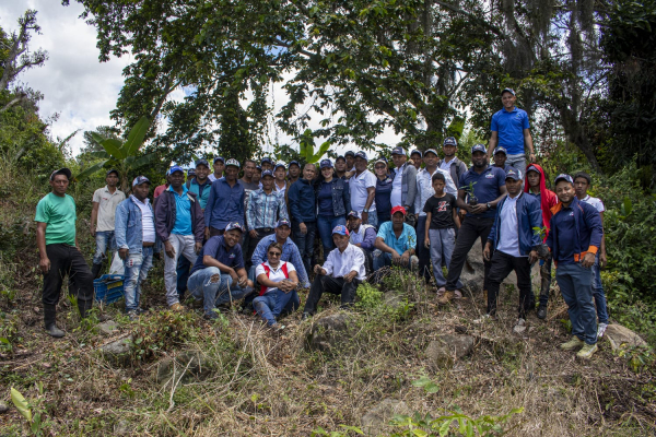 Director de UTEPDA realiza jornada de siembra en los PAD los Fríos y las Cañitas, provincia Azua